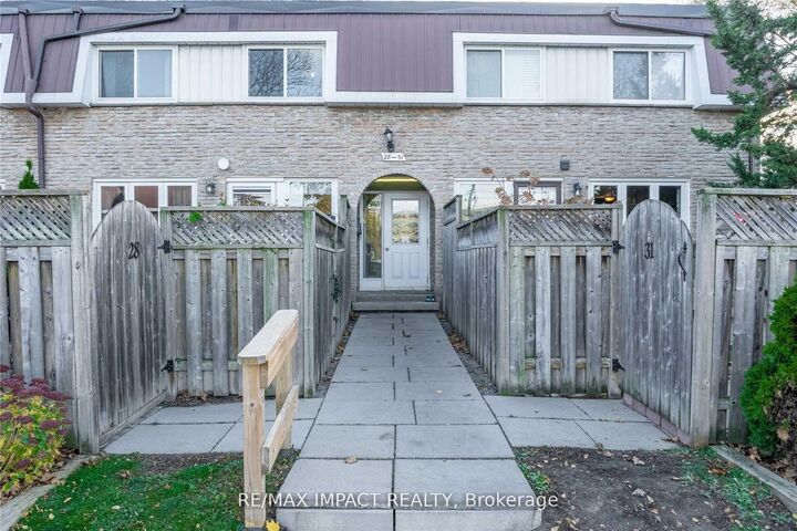 Property Photo: 33 Taunton Road E 28 ON L1G 3T6