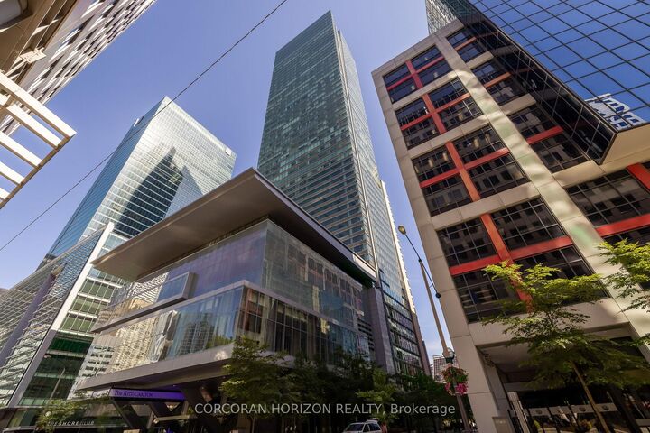 183 Wellington Street W 2403 — photo 1