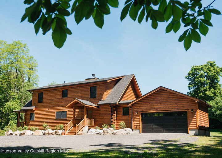 Property Photo:  76 Woodlands  NY 12514 