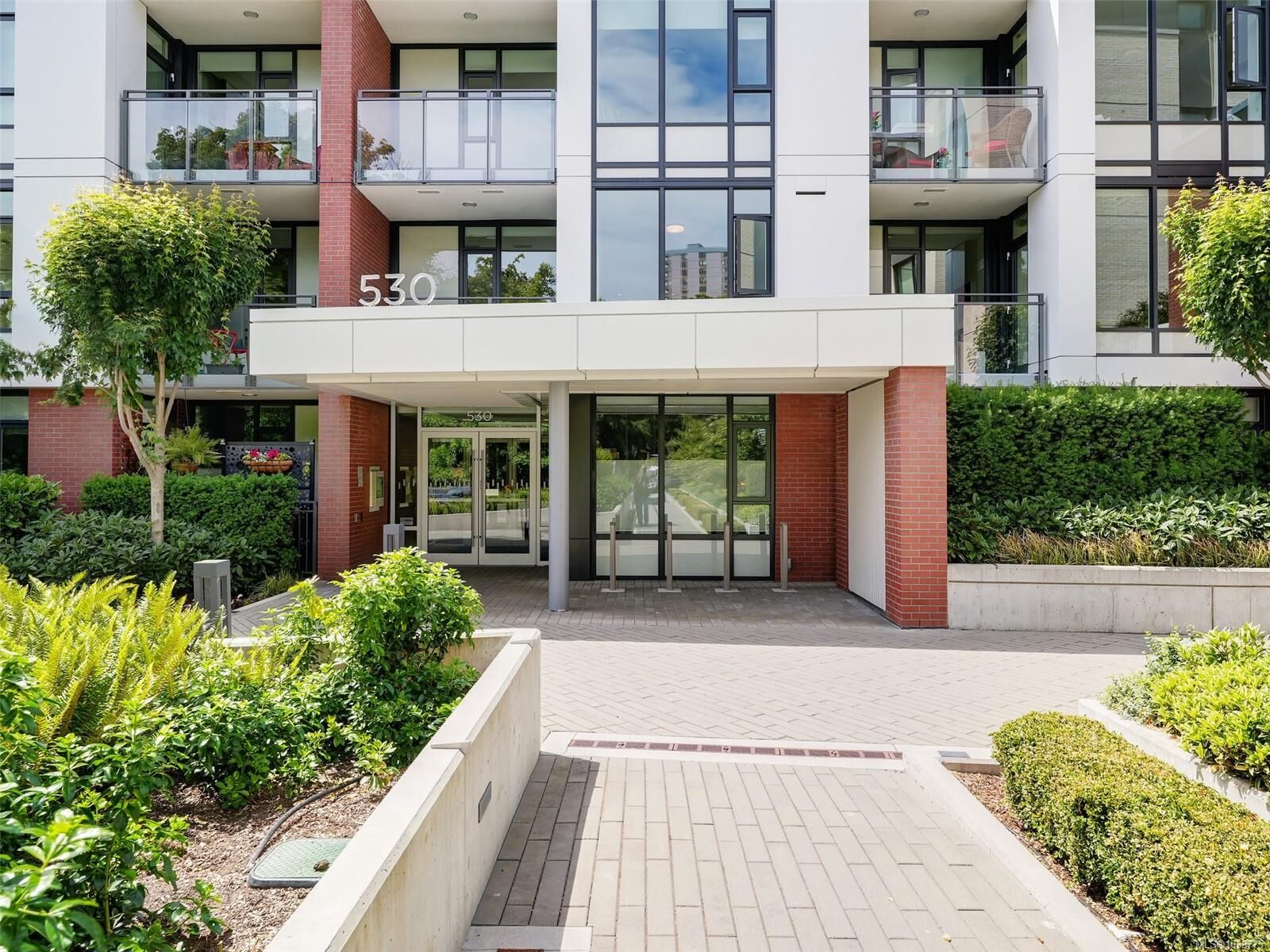 Property Photo:  530 Michigan St N #206  BC V8V 0G2 