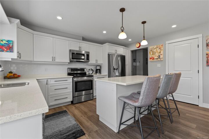 Property Photo: 492 Park Forest Dr BC V9W 0E3