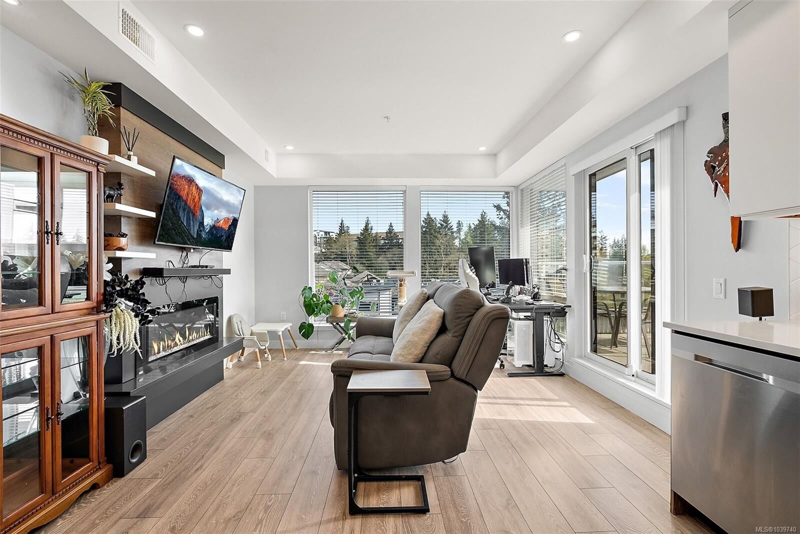 Property Photo:  950 Whirlaway Cres #412  BC V9B 0Y3 