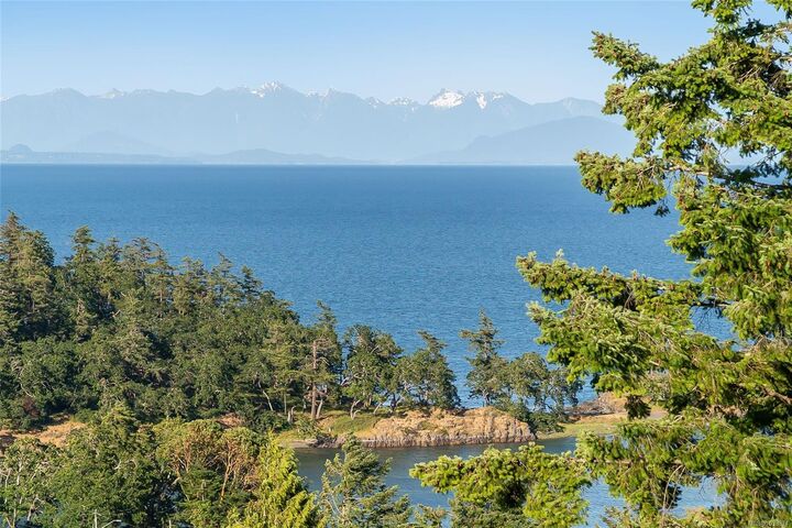 Property Photo: 3796 Sundown Dr BC V9T 4R1