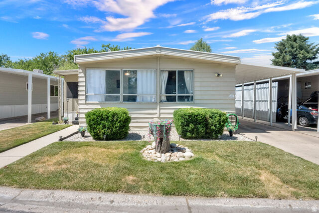 Property Photo: 884 Storm Mountain Dr UT 84123