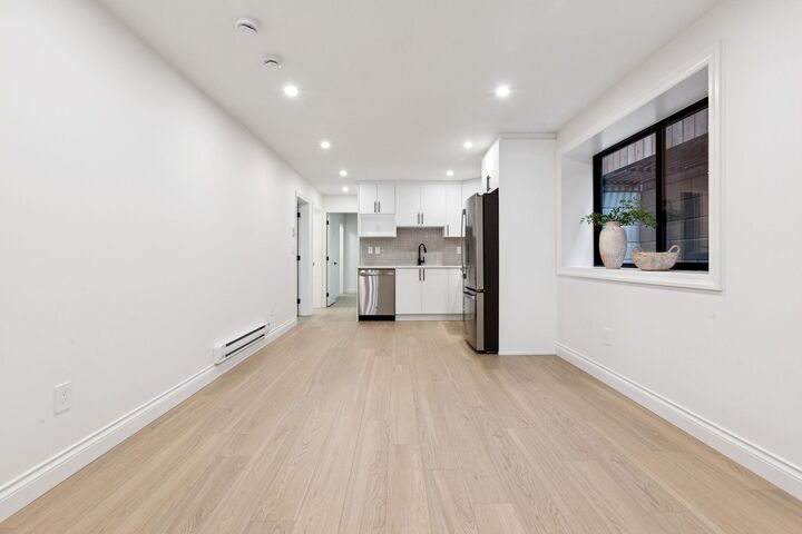 Property Photo:  811 Madison Avenue  BC V5C 0P6 