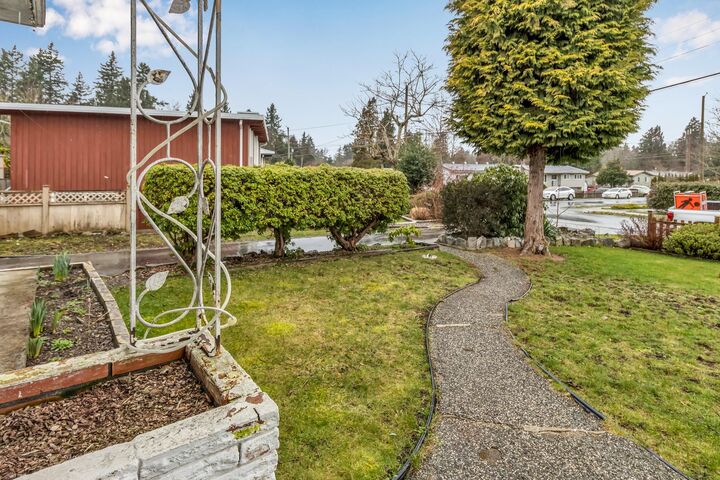Property Photo: 11032 86A Avenue BC V4C 2Y2