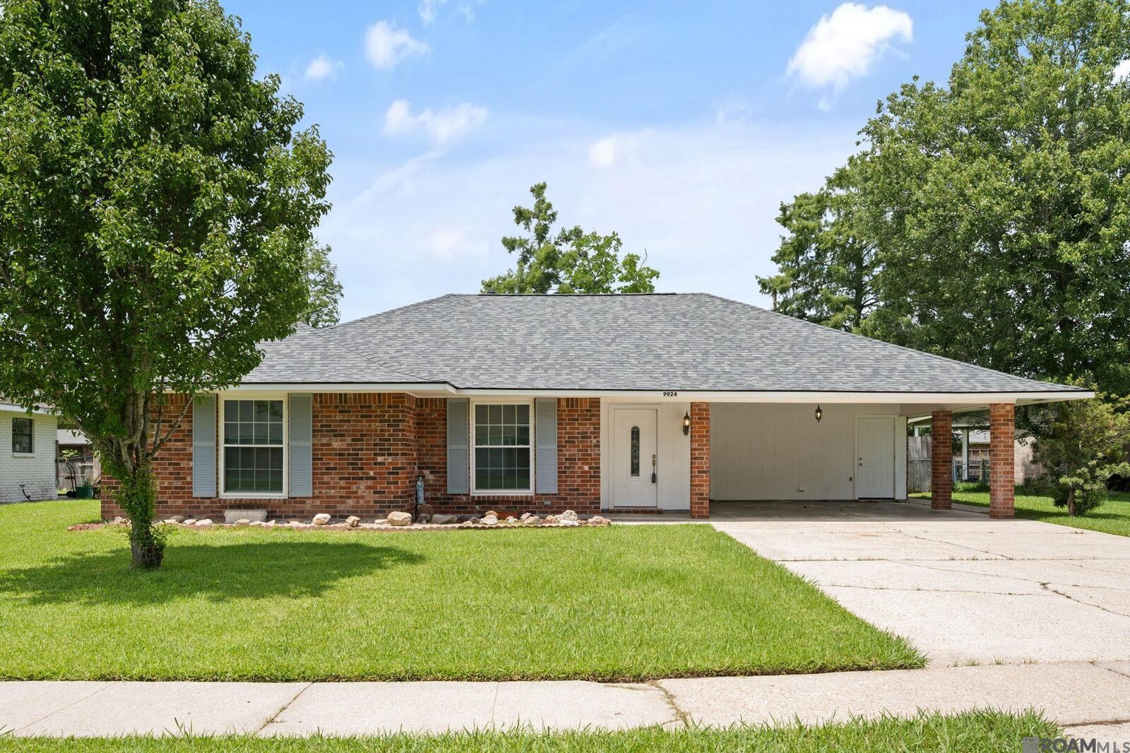Property Photo:  9924 Buttercup Dr  LA 70809 