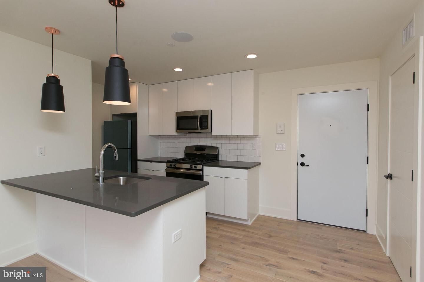 Property Photo:  2431 Frankford Avenue 35 11  PA 19125 