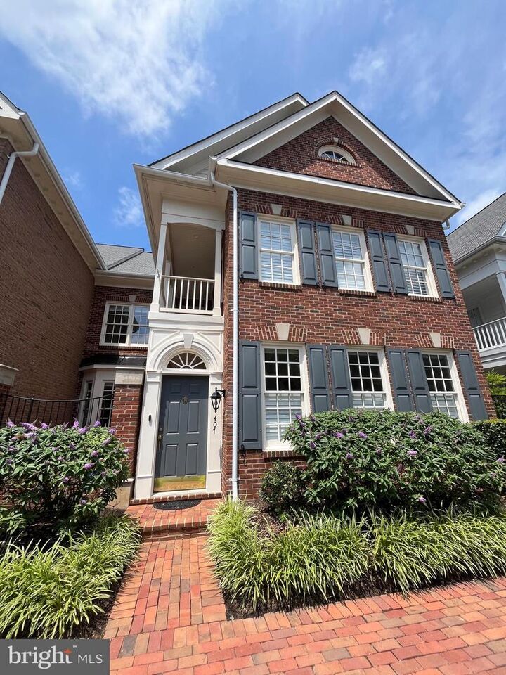 Property Photo:  407 S Henry Street  VA 22314 
