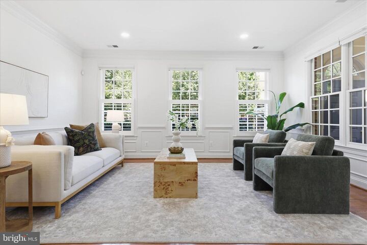 Property Photo:  407 S Henry Street  VA 22314 