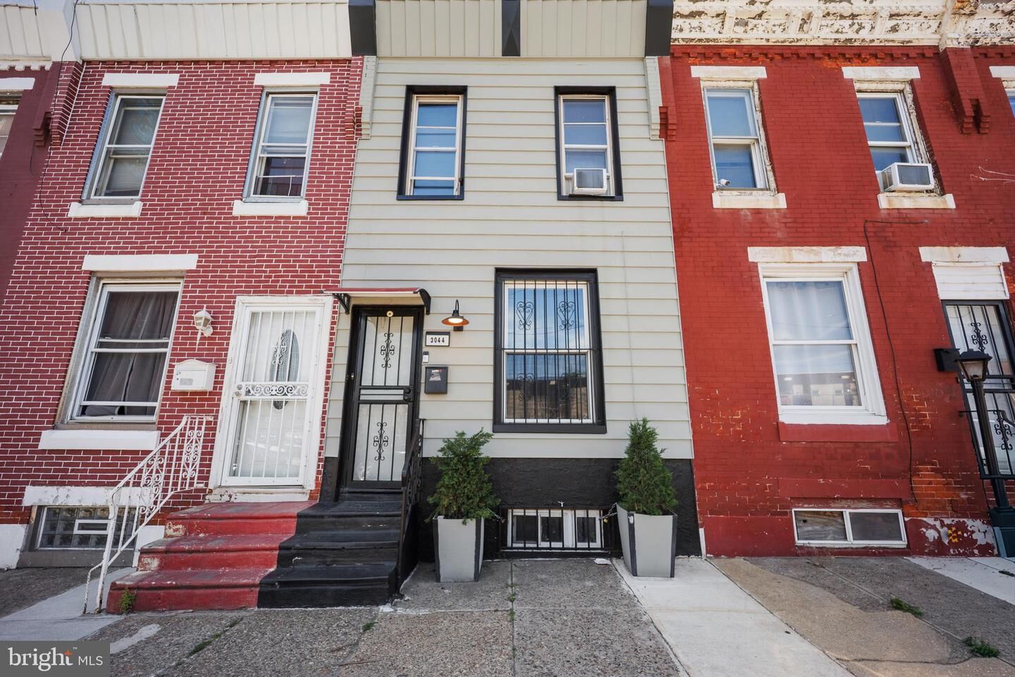 Property Photo: 3044 Rosehill Street PA 19134