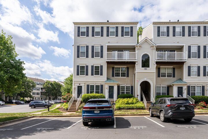 Property Photo:  45497 Caboose Terrace  VA 20166 