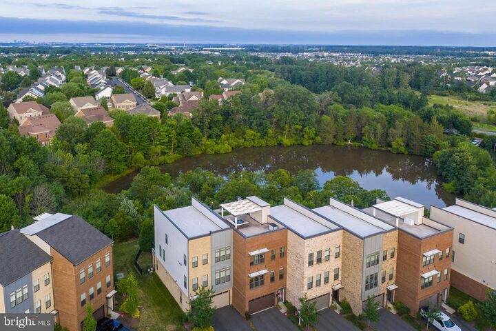 Property Photo: 23072 Sullivans Cove Square VA 20148