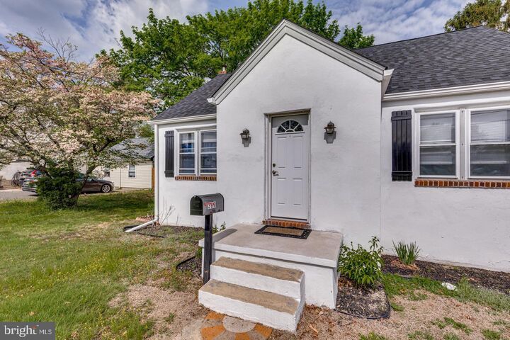 Property Photo:  319 Pine Street  NJ 08094 