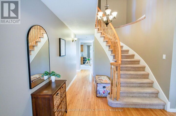 Property Photo:  54 Keys Way  ON K1G 4M8 