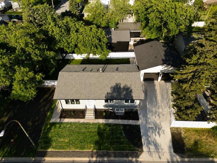 Property Photo: 436 Allard Avenue MB R3K 1T2
