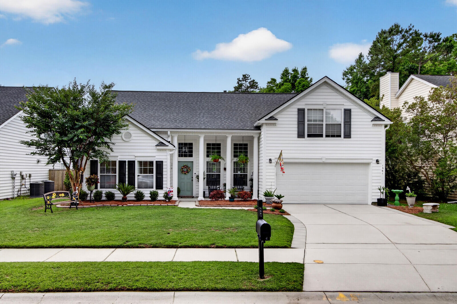 Property Photo: 1561 Ashley Garden Boulevard SC 29414