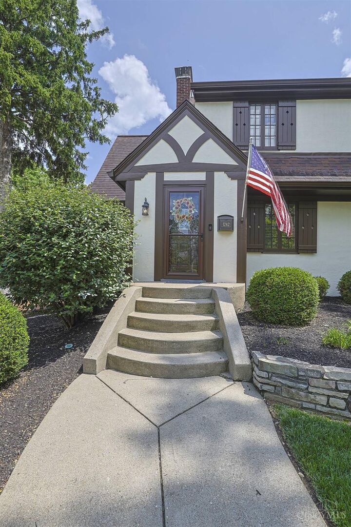 Property Photo:  1242 Garden Circle  OH 45215 