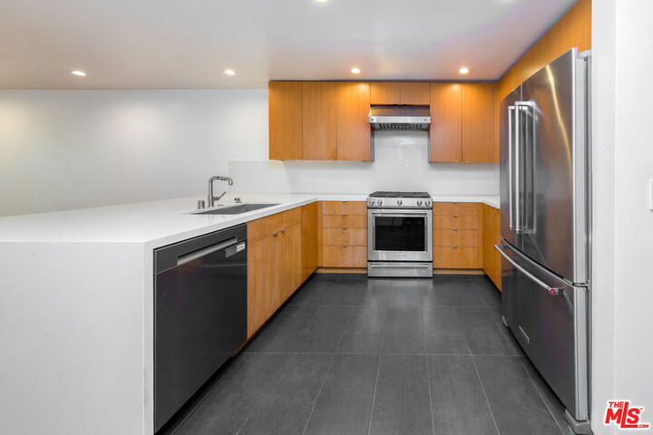 Property Photo:  1633 S Bentley Ave  CA 90025 