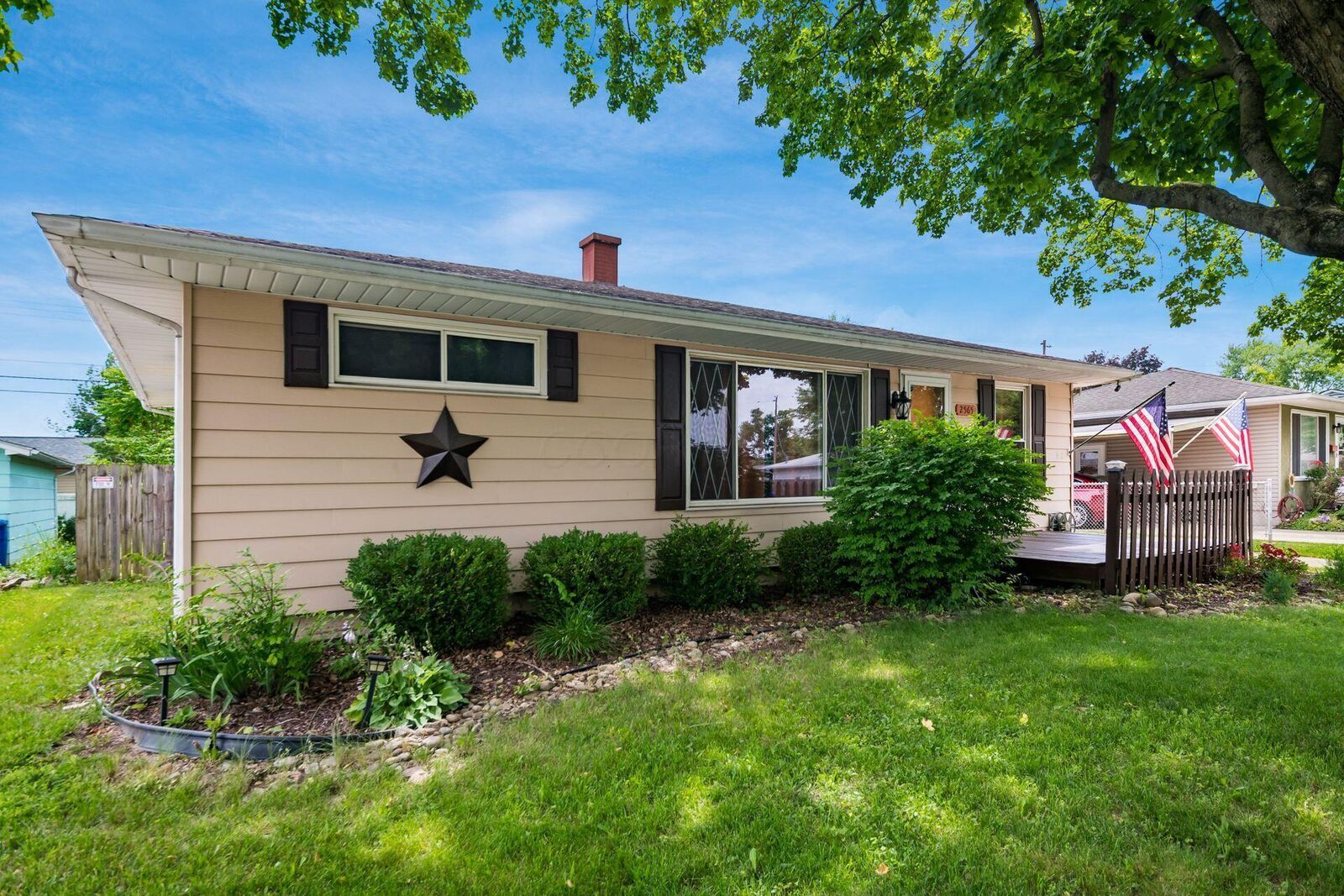 Property Photo: 2565 Kreber Avenue OH 43204