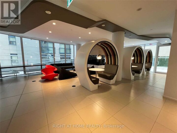 Property Photo:  68 Shuter St 2711  ON M5B 0B4 