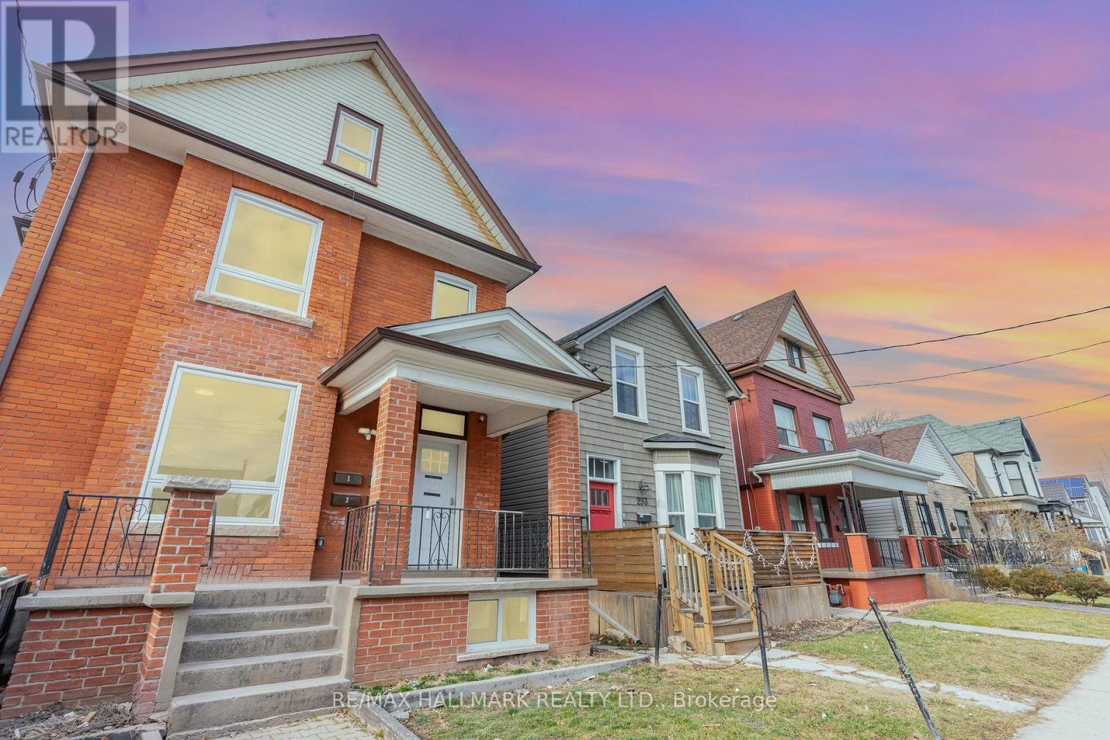 Property Photo:  291 Emerald Street North Main  ON L8L 5L2 