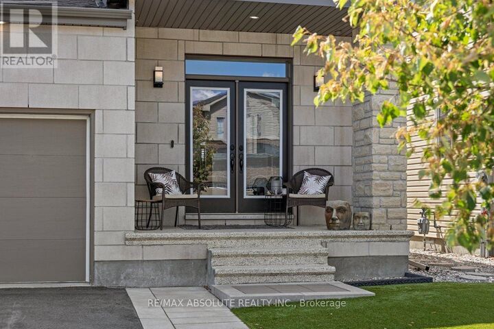 Property Photo:  1008 Manege Street  ON K2S 0Y7 