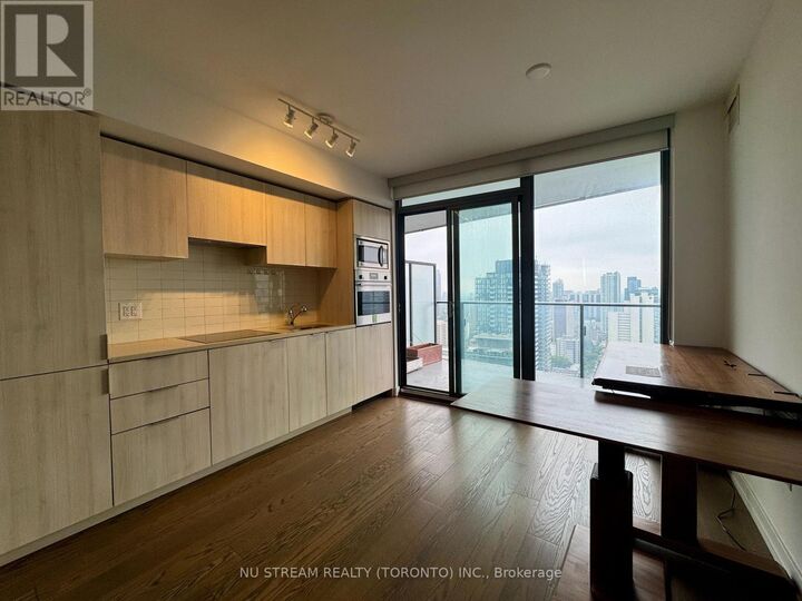Property Photo:  11 Wellesley Street West 3113  ON M4Y 0G4 