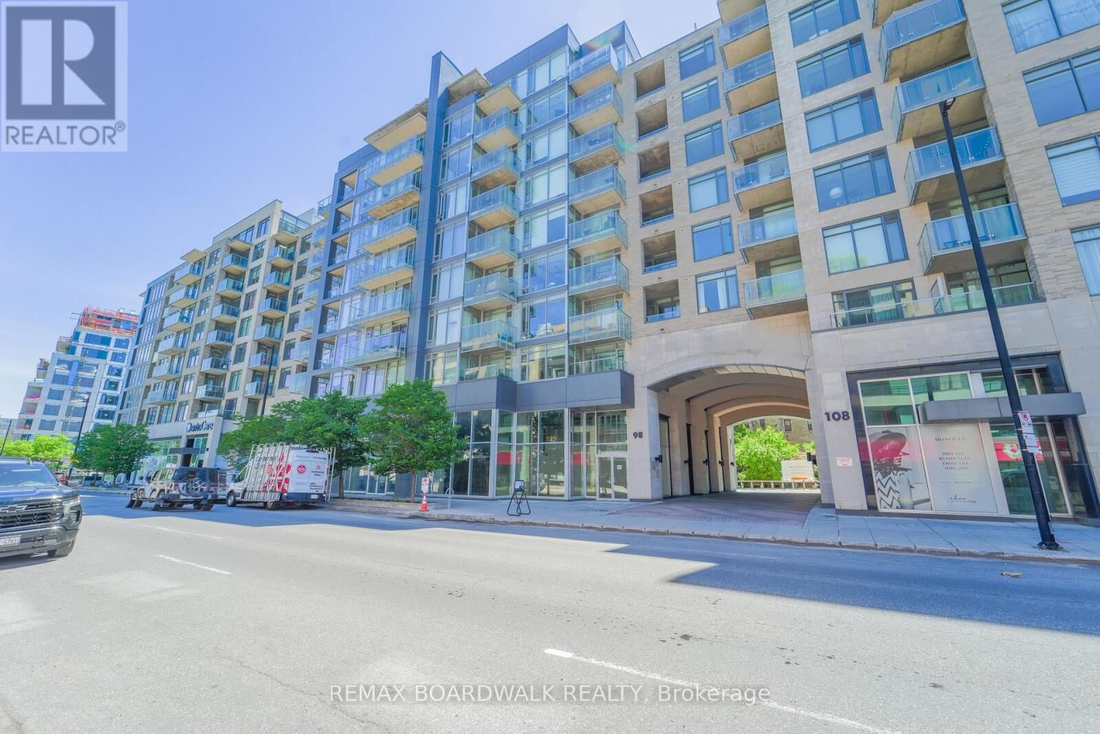 Property Photo: 98 Richmond Road 301 ON K1Z 0B2