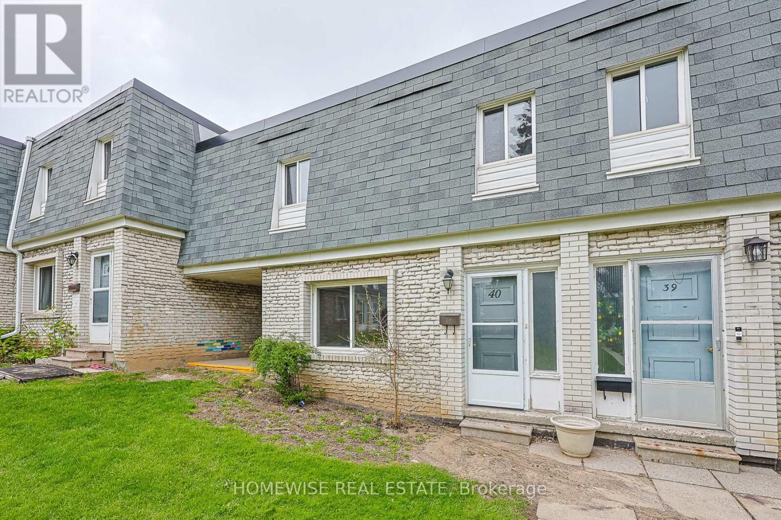 Property Photo: 1350 Winding Trail 40 ON L4Y 2T8