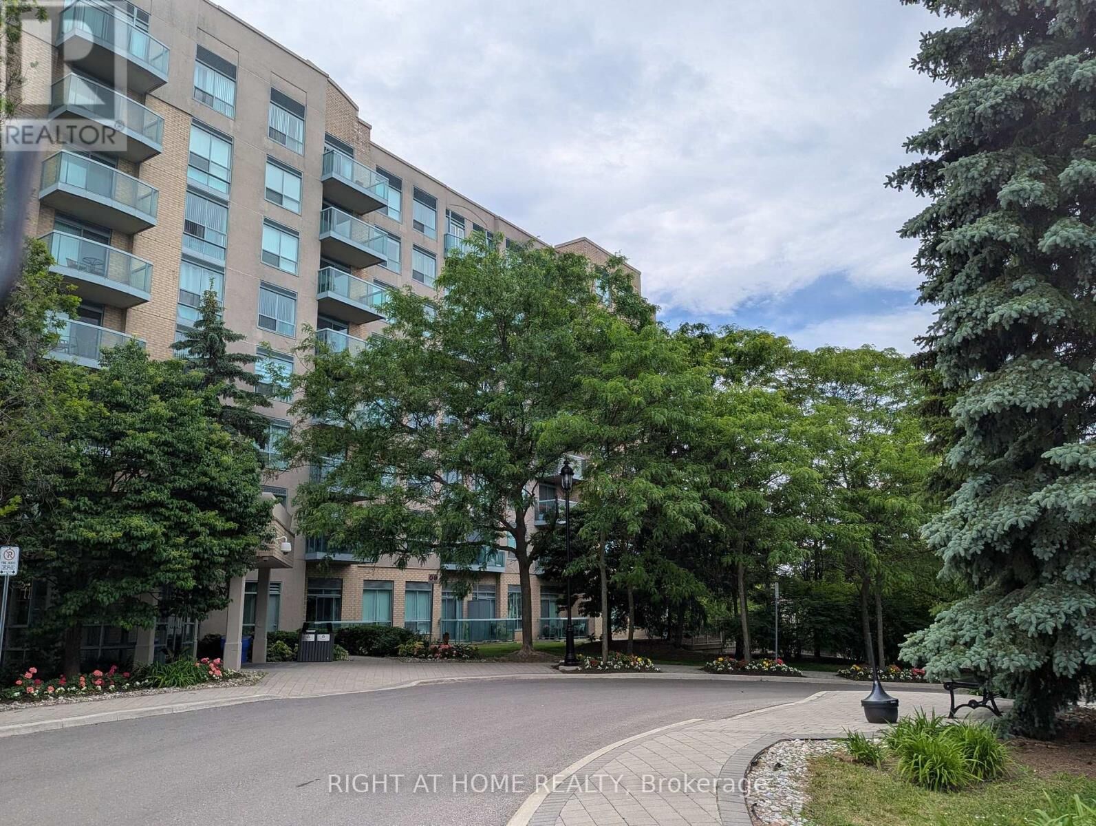 Property Photo:  3 Ellesmere Street 107  ON L4B 4N2 