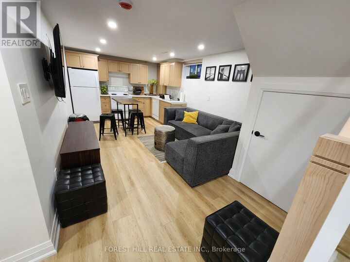 Property Photo: 118 Charlotte Street ON L8K 4V2