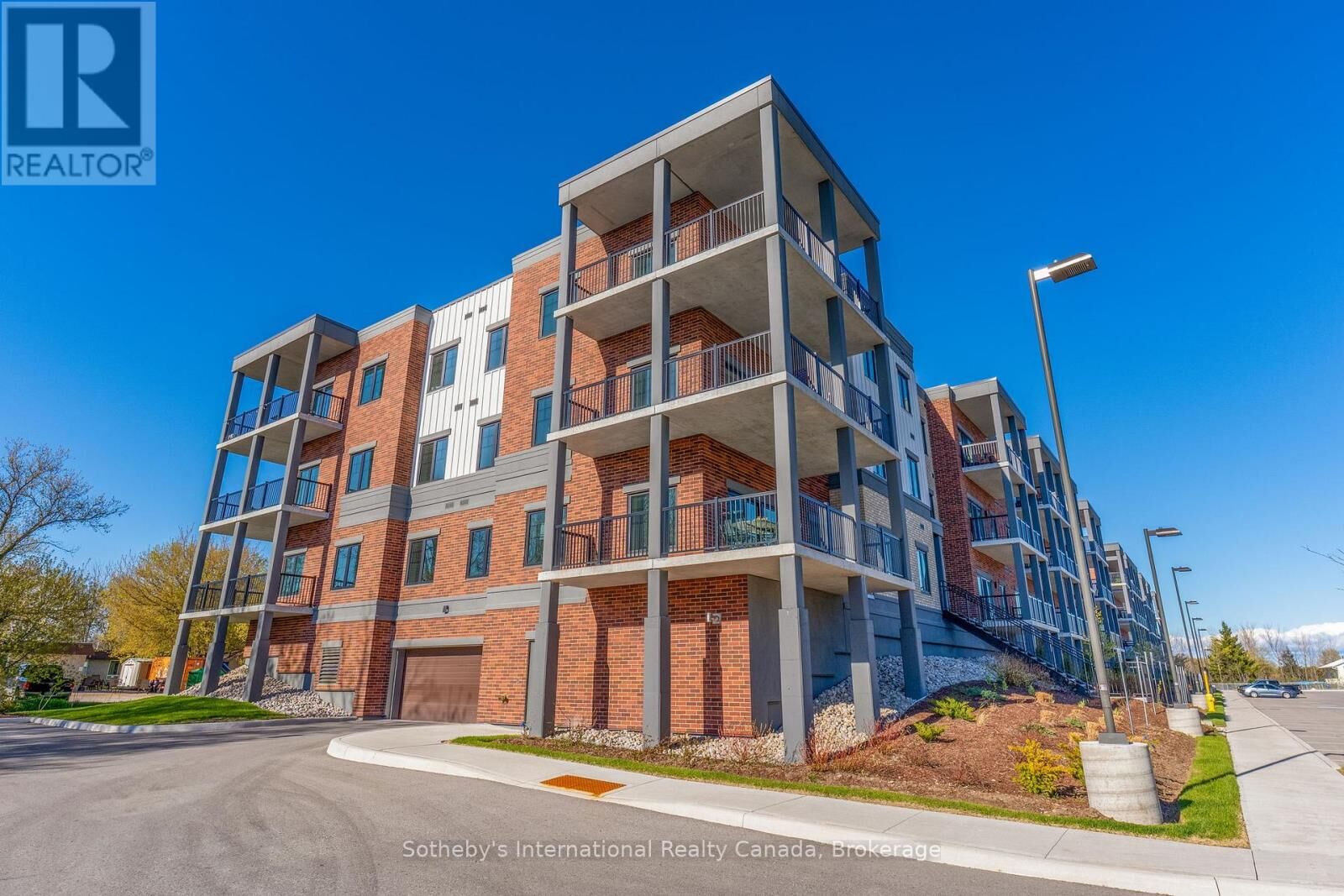 Property Photo:  121 Mary Street 404  ON L0M 1G0 