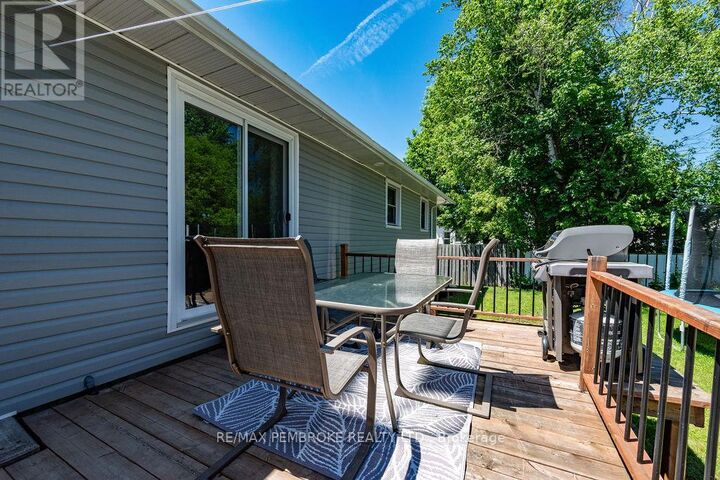 Property Photo:  615 Lorne Street  ON K8A 6T3 