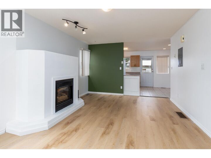 Property Photo: 4822 Lazelle Avenue 101 BC V8G 1T4