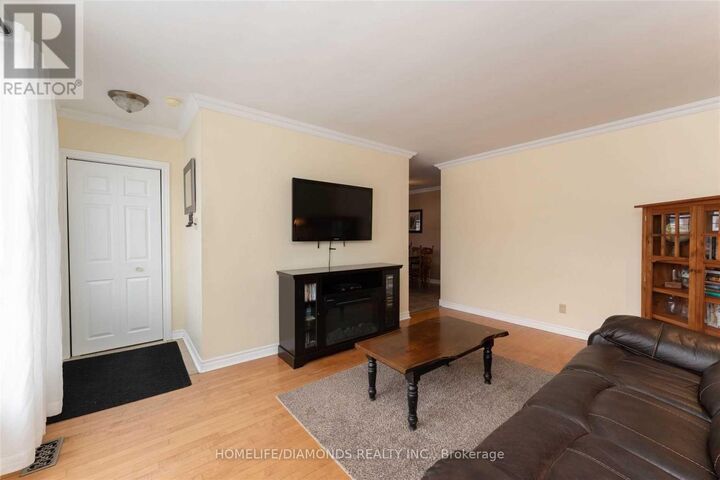 Property Photo: 87 Raylawn Crescent Upper ON L7G 4M6