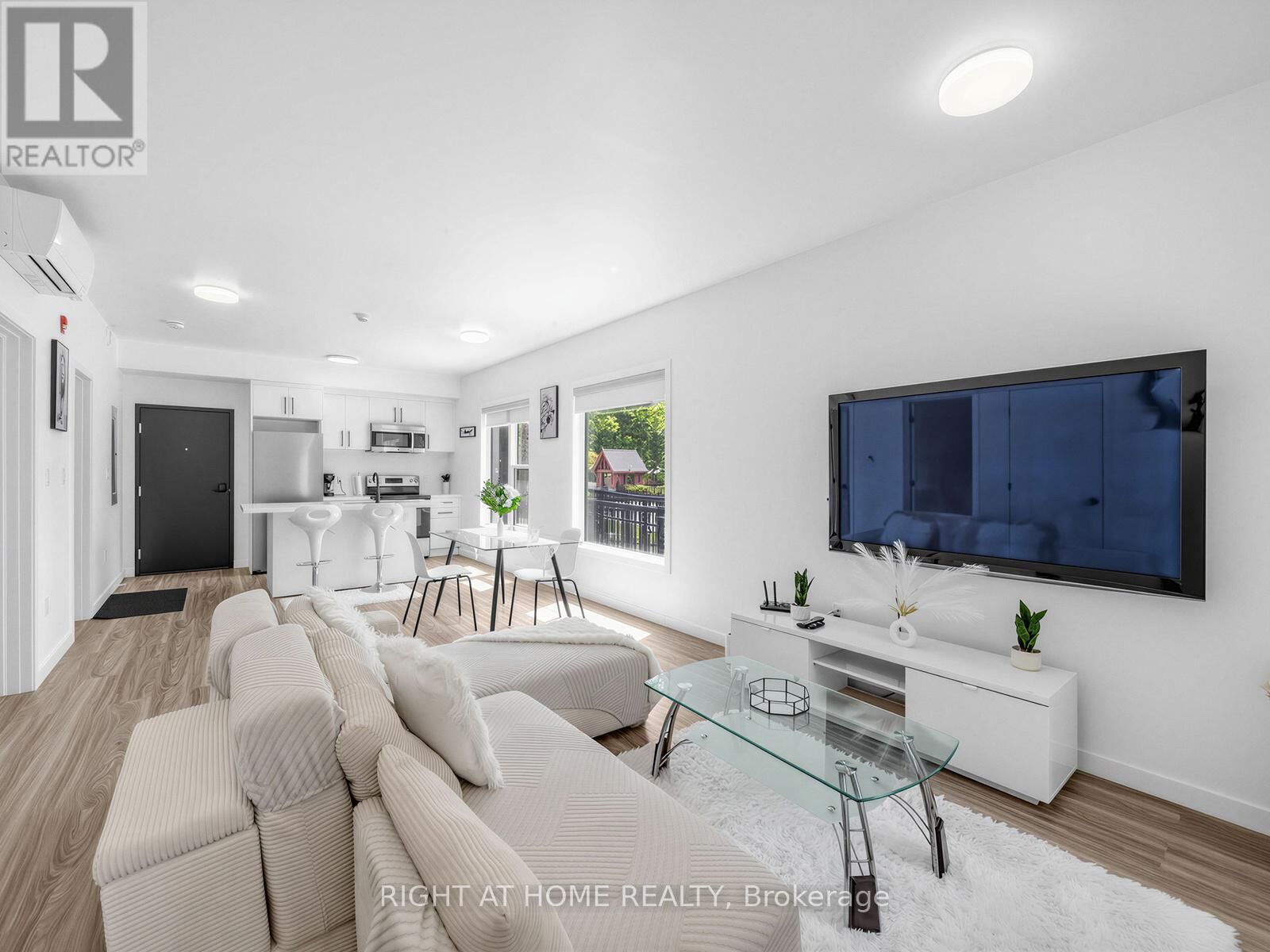 Property Photo: 148 Glenlake Avenue #5 ON M6P 1E7