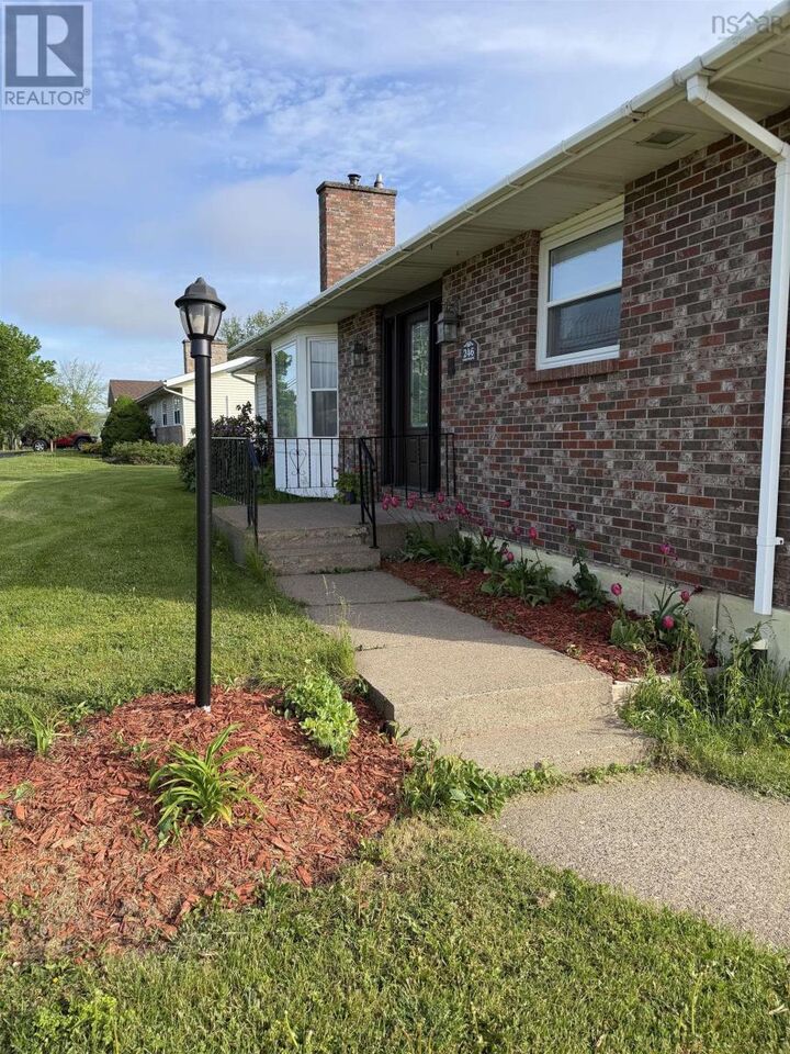 Property Photo:  246 Hawthorne Street       B2g 2R3  NS B2G 2R3 