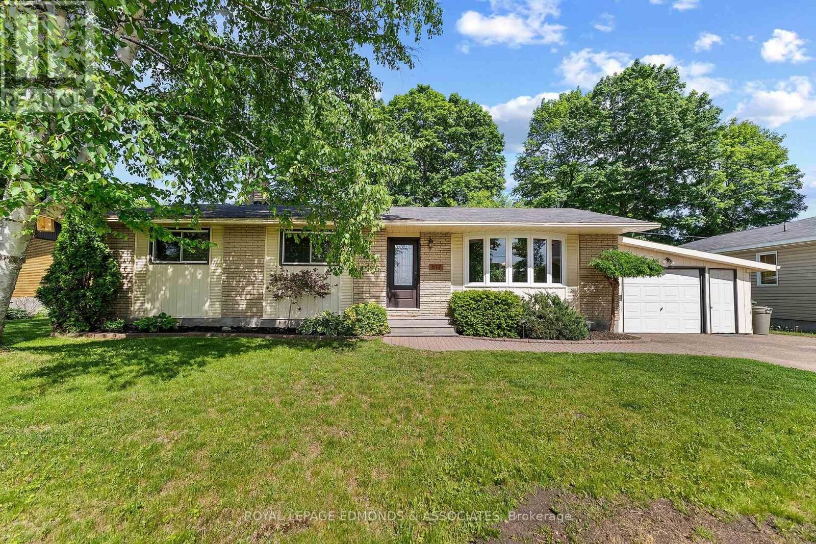 Property Photo:  617 Cecelia Street  ON K8A 1T6 