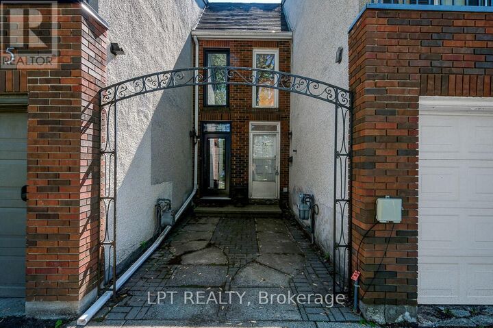 Property Photo: 33 Estelle Crescent ON K2H 5W9