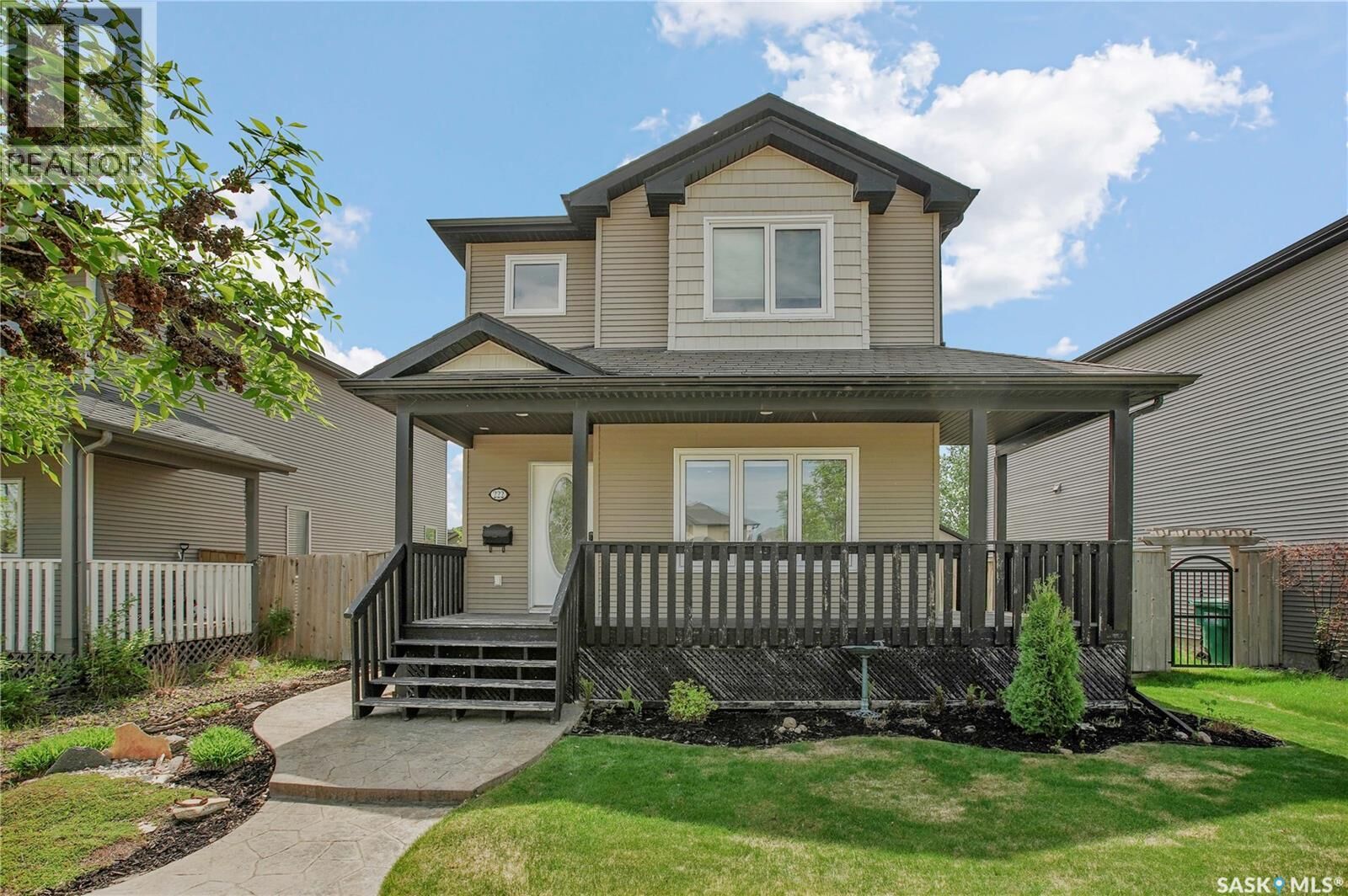 Property Photo: 222 Willowgrove Boulevard SK S7W 1A2