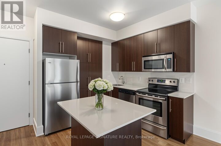 Property Photo:  105 Harrison Garden Boulevard Gv105  ON M2N 0C3 