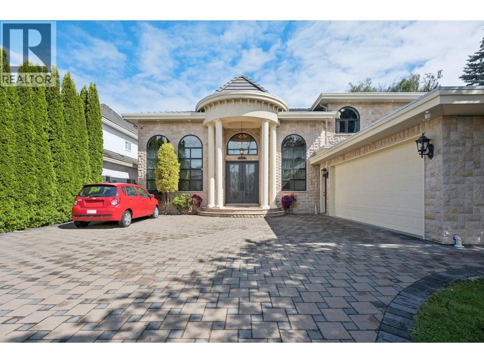 Photo de la propriété:  3711 Ullsmore Avenue  BC V7C 1S3 