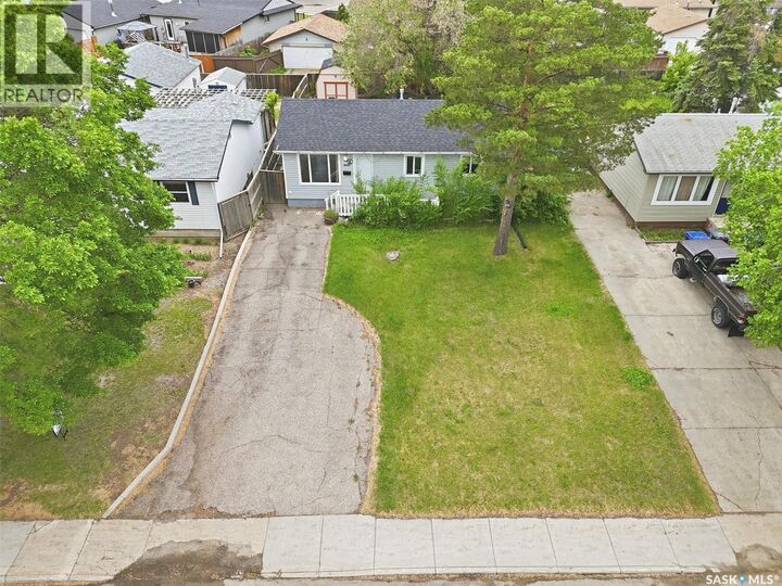 Property Photo:  1305 W Avenue N  SK S7L 3J2 