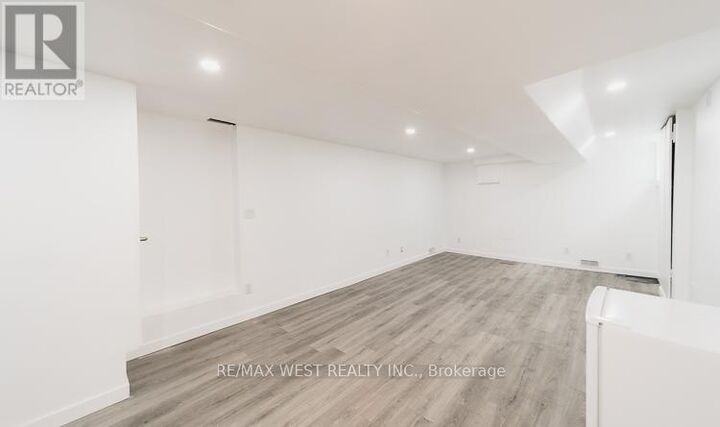 Property Photo:  975 Broadview Avenue Lower  ON M4K 2R9 