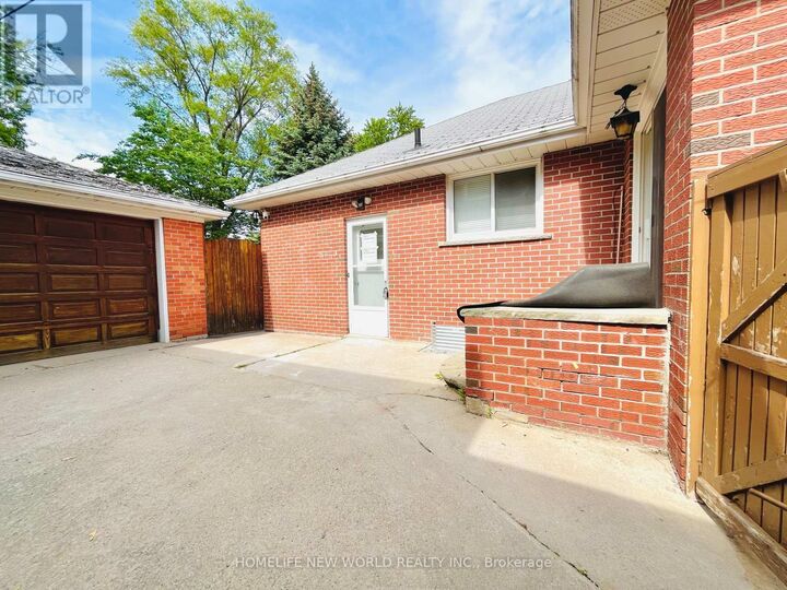 Property Photo:  308 Maplehurst Avenue Bsmt  ON M2N 3C6 