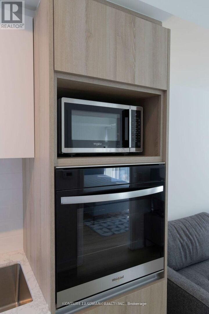 Property Photo:  319 Jarvis Street 2201  ON M5B 0C8 