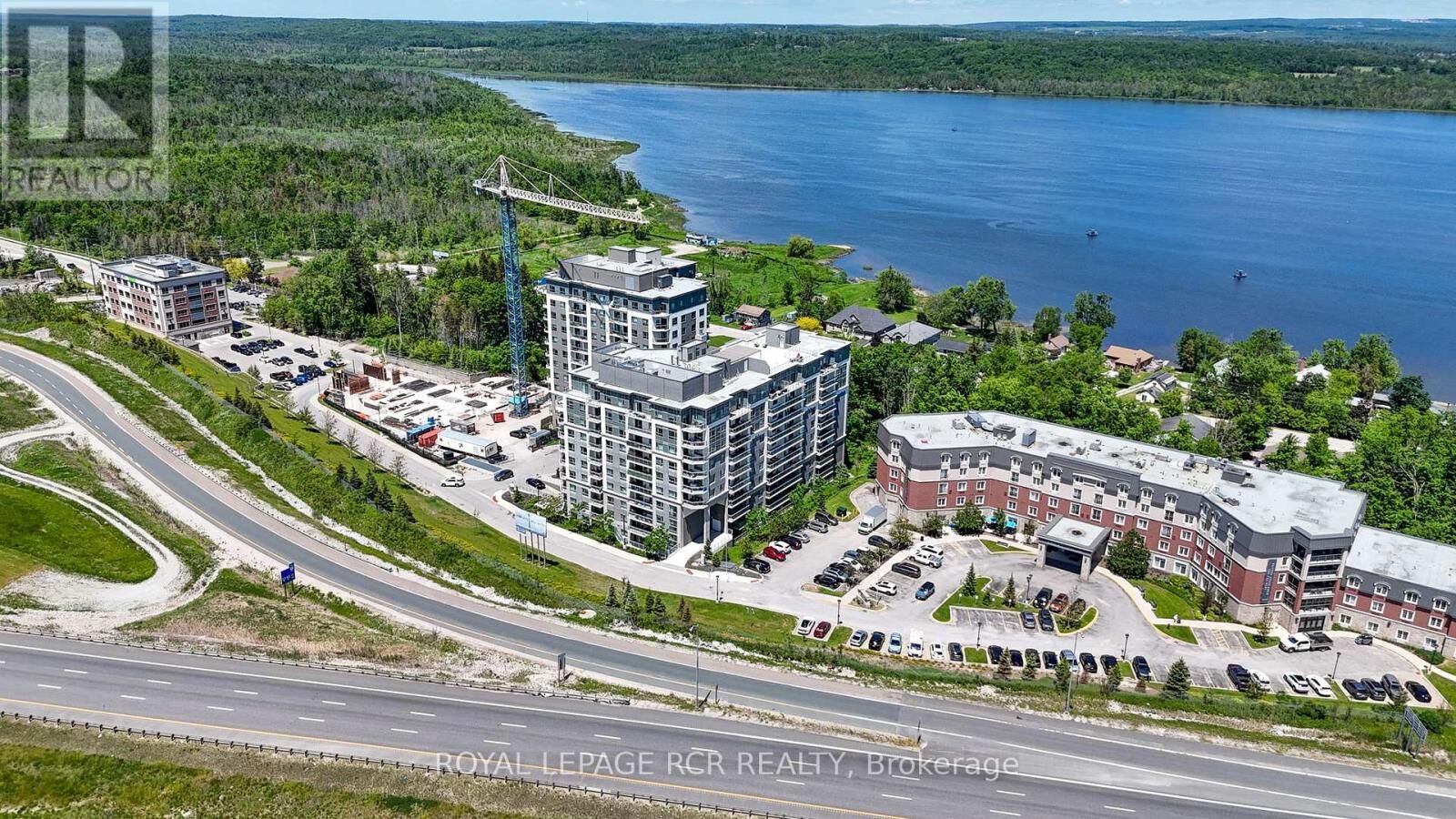 Property Photo: 58 Lakeside Terrace 808 ON L4M 0L5