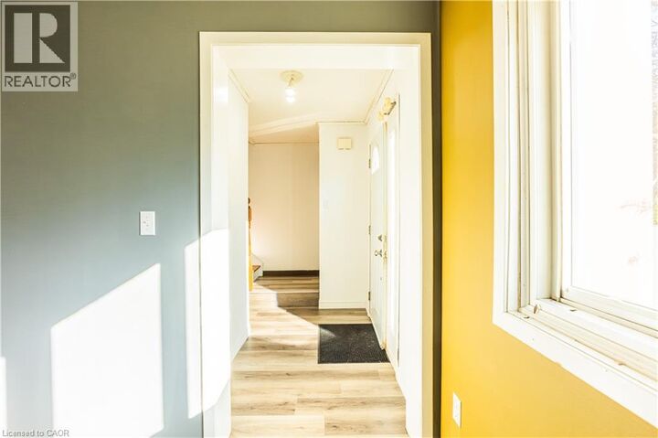 Property Photo:  121 University Avenue East 102  ON N2J 4J1 