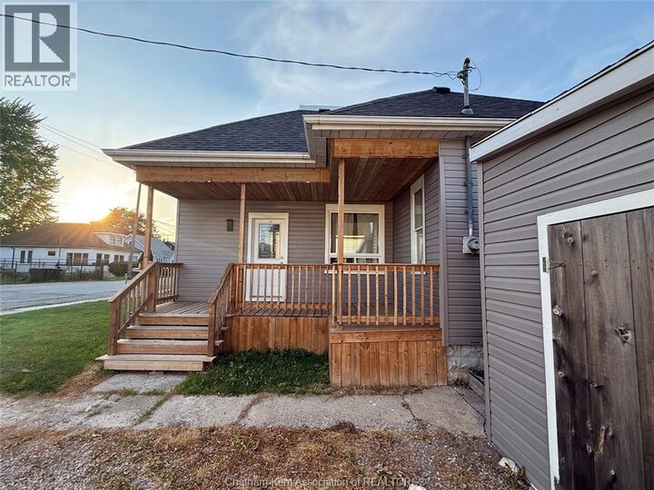 Property Photo:  318 Lafontaine Street  ON N8A 4H9 
